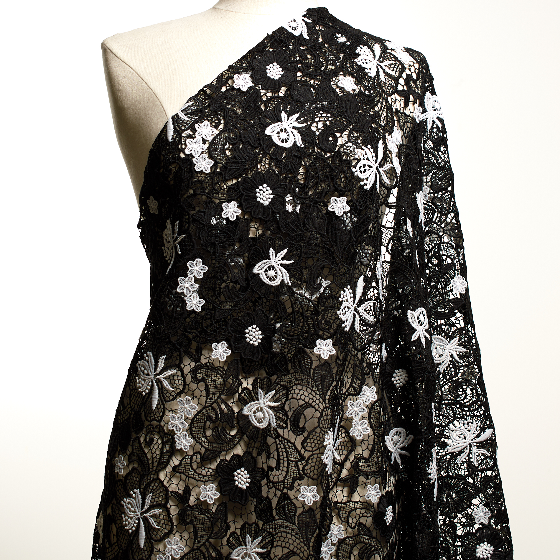 LACE, RAVEN BLACK&BRILLIANT WHITE