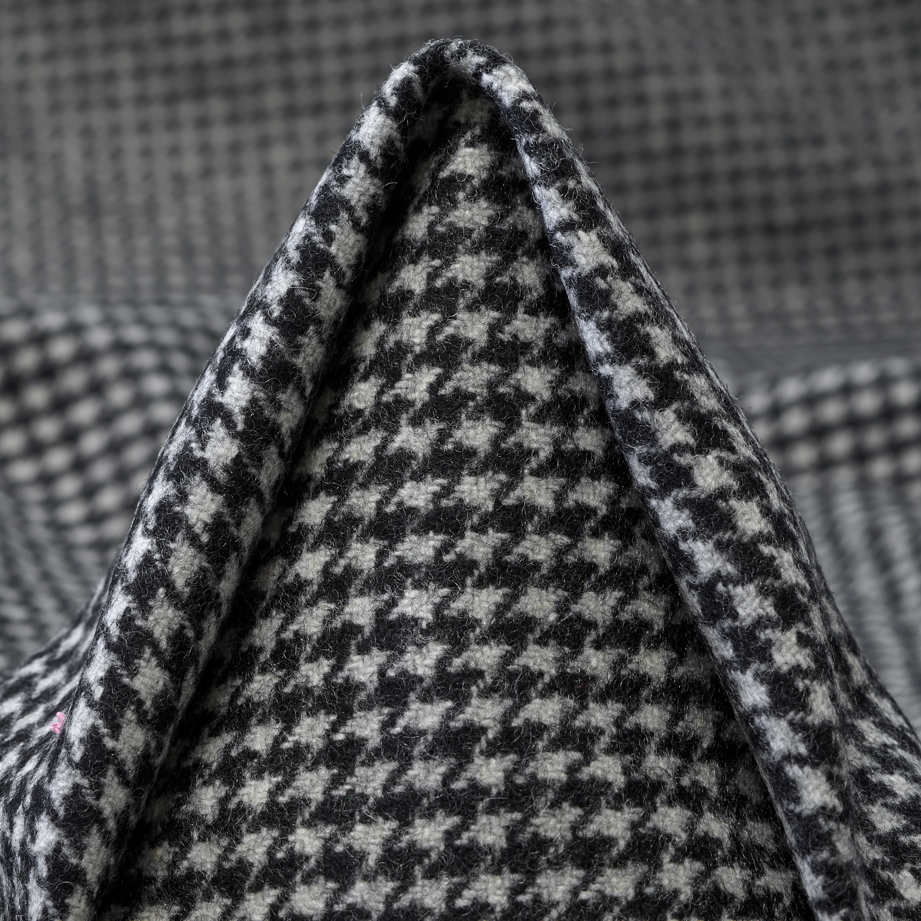Wool, Lyocell, Houndstooth, Raven Black&Brilliant White