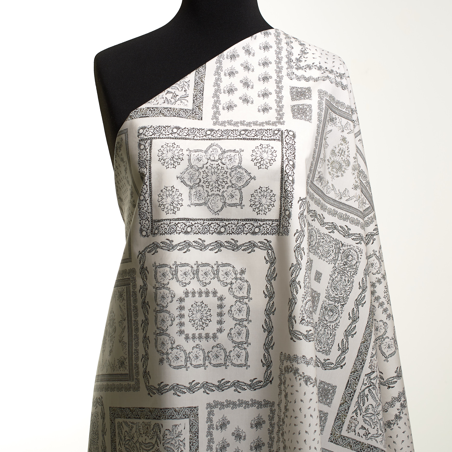 POPLIN, COTTON, PRINTED, SNOW WHITE&RAVEN BLACK