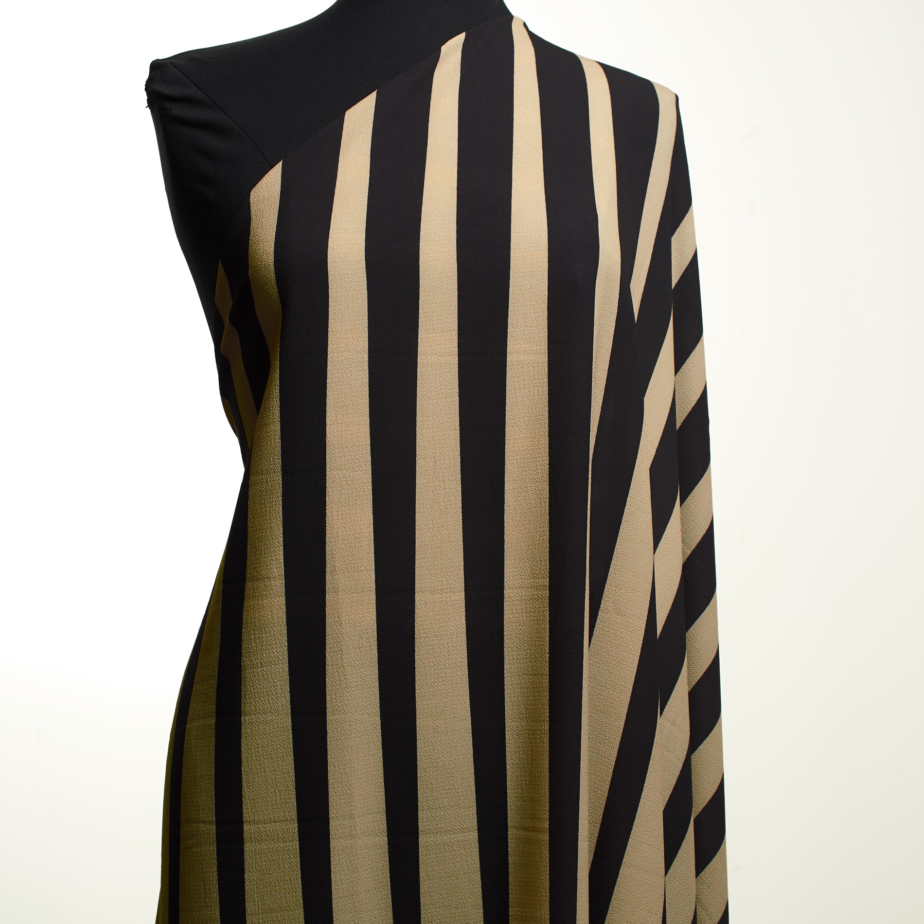CRÊPE, PRINTED, ELASTIC, ANTIQUE WHITE&RAVEN BLACK