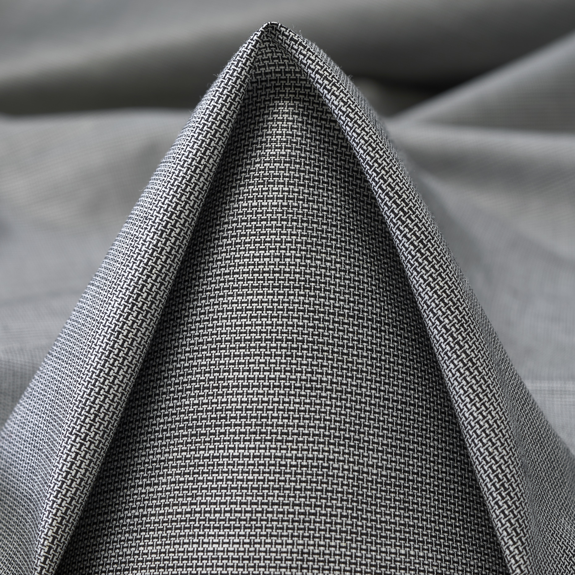 RAMIE, VISCOSE, MICRO DESIGN, VAPOROUS GRAY&RAVEN BLACK