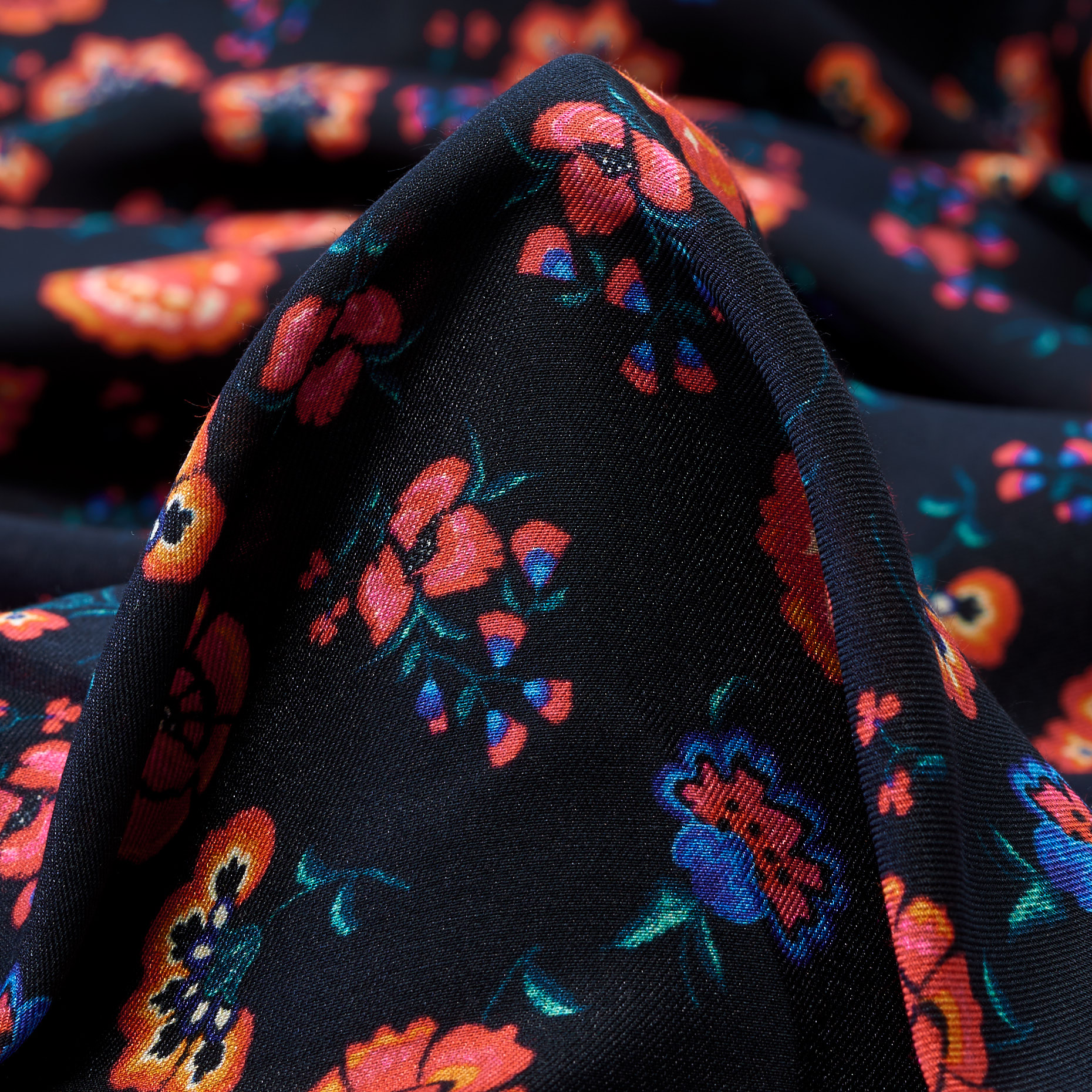 Viscosa, Misto Seta, Floreale, Red Alert&Raven Black (F000040023)