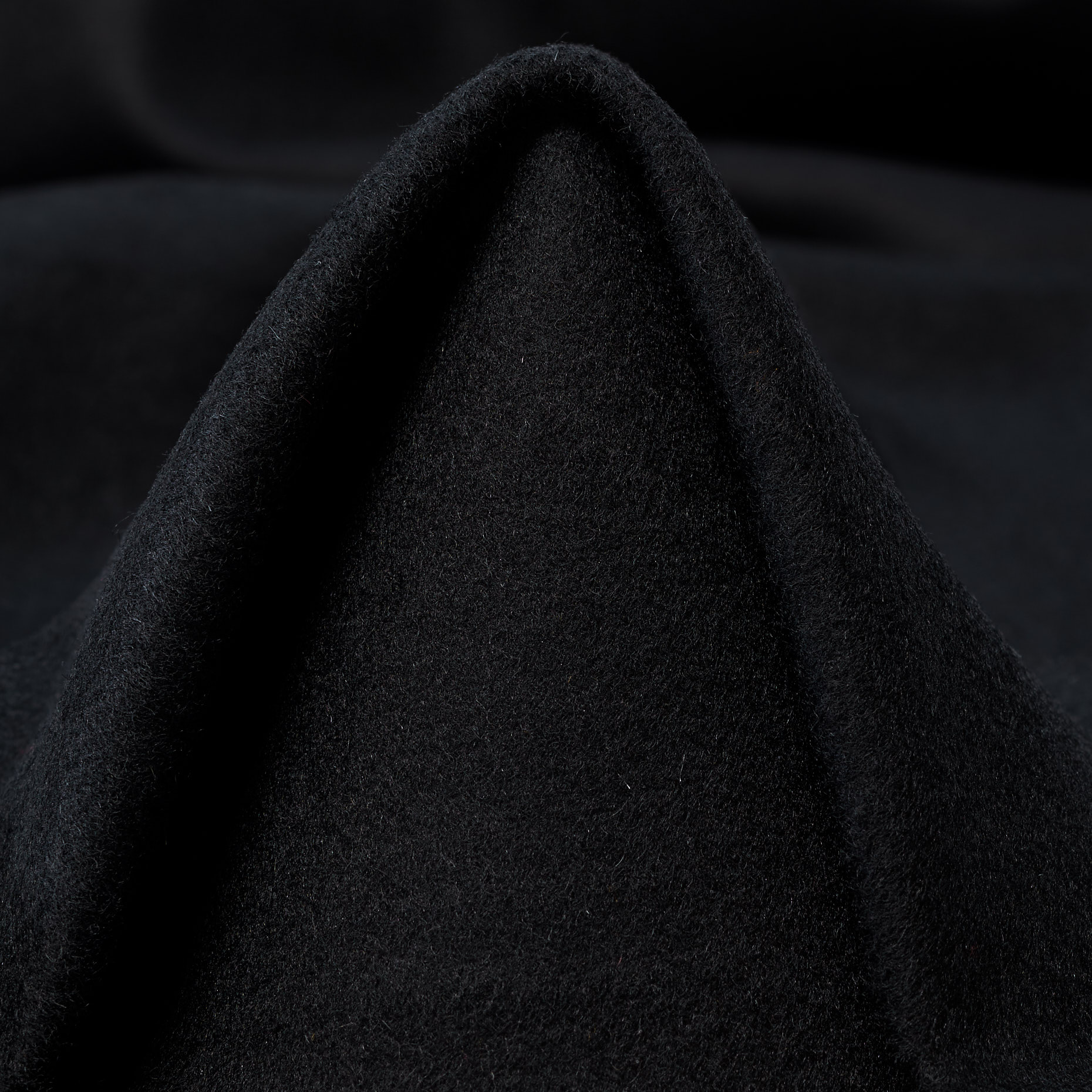 Drap, Lana, Raven Black