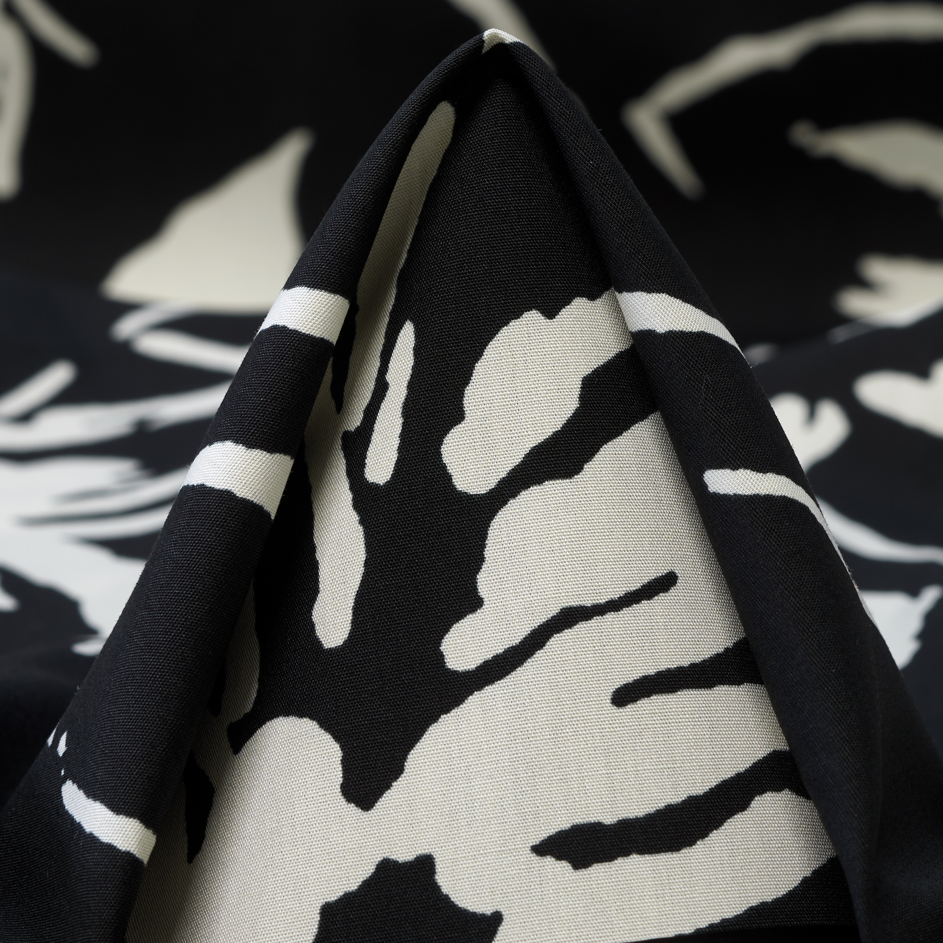 POPLIN, COTTON, PRINTED, LUCENT WHITE&RAVEN BLACK