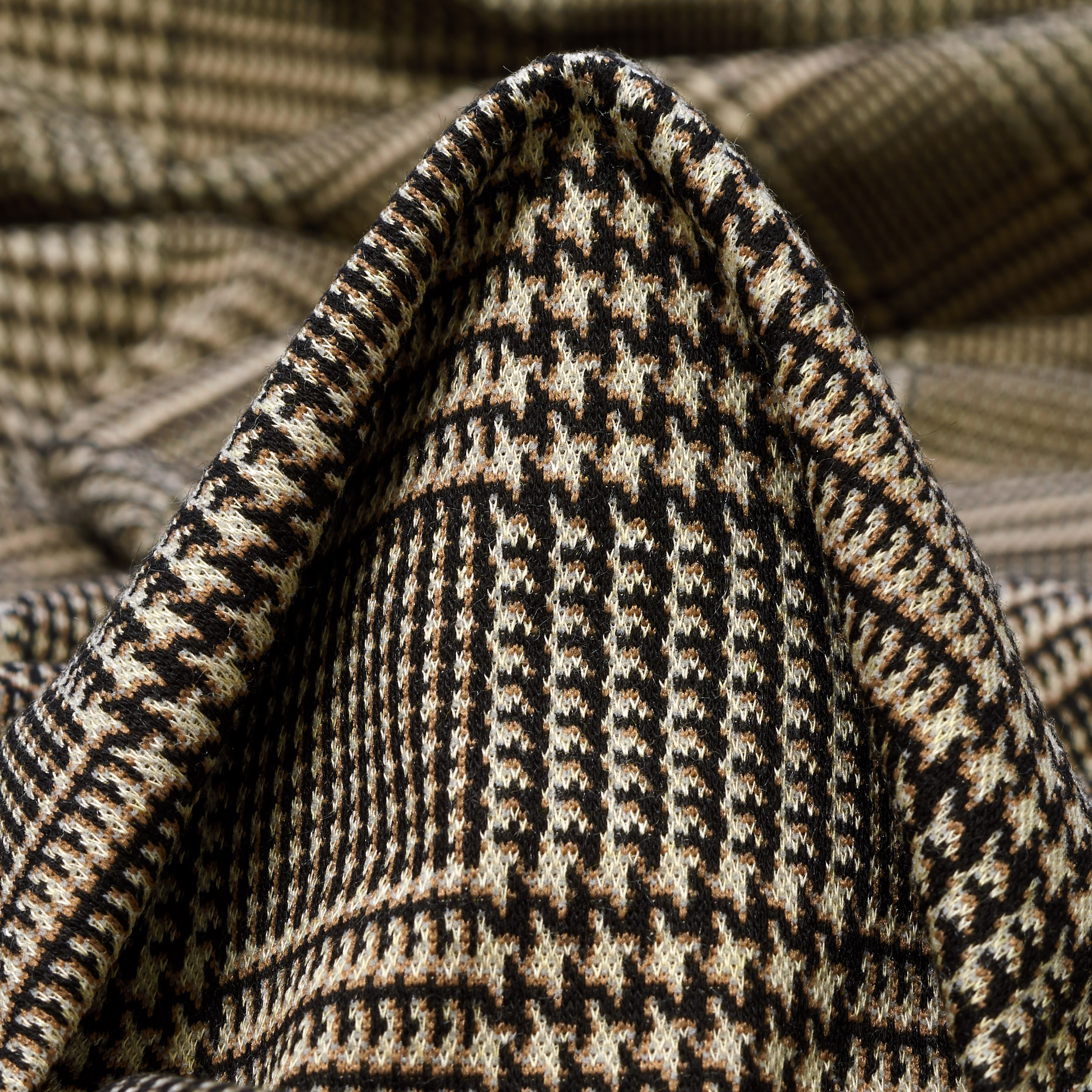 Jersey, Jacquard, Viscose, Raven Black&Roasted Cashew