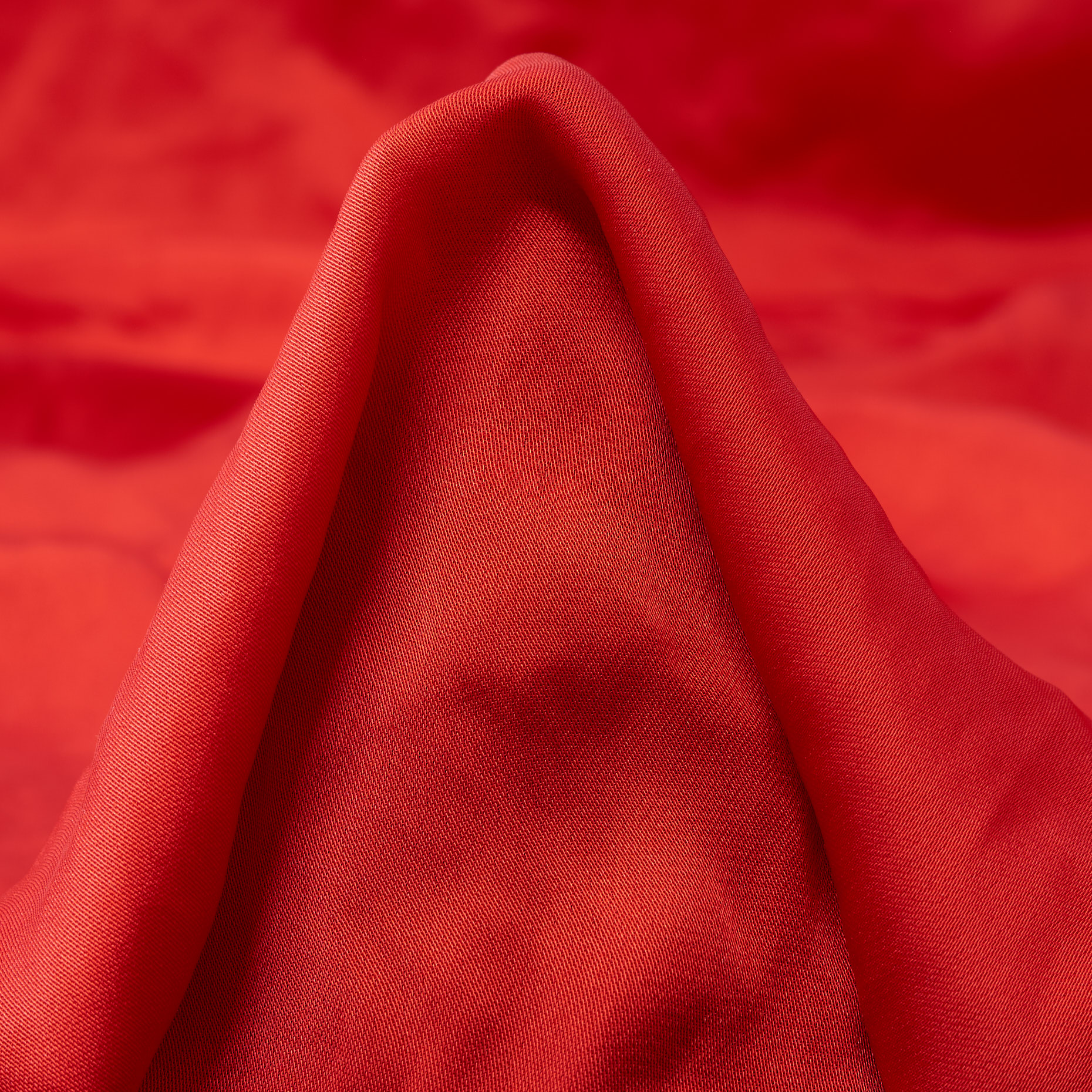 SATIN, CRÊPE, POPPY RED