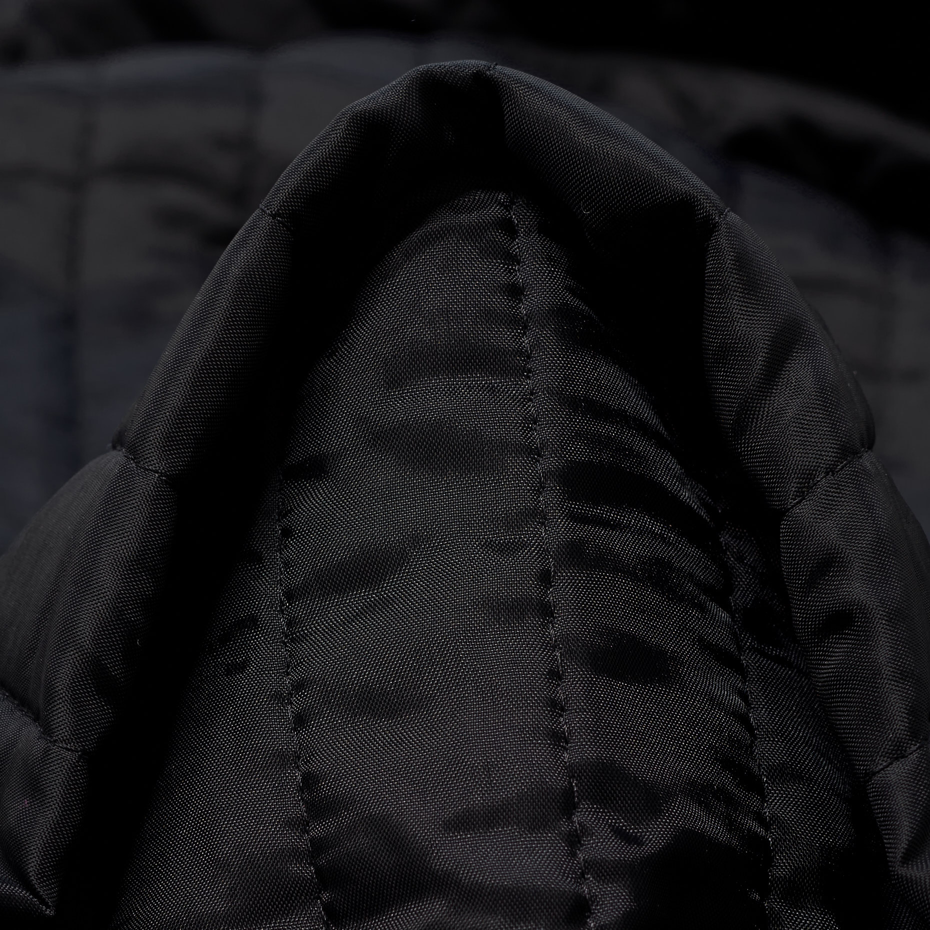 Acolchado, Raven Black