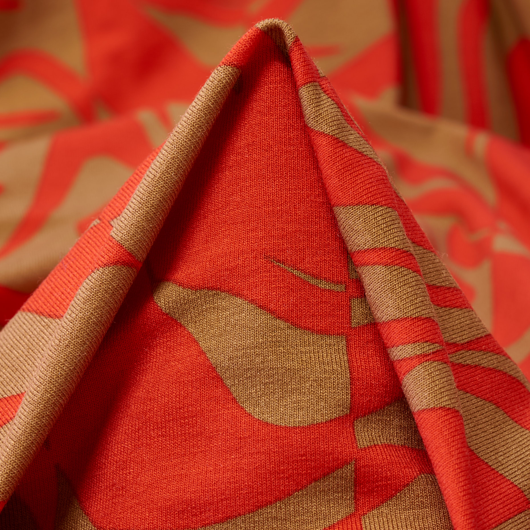 Single Jersey, Viscose, Printed, Hibiscus&Tobacco Brown