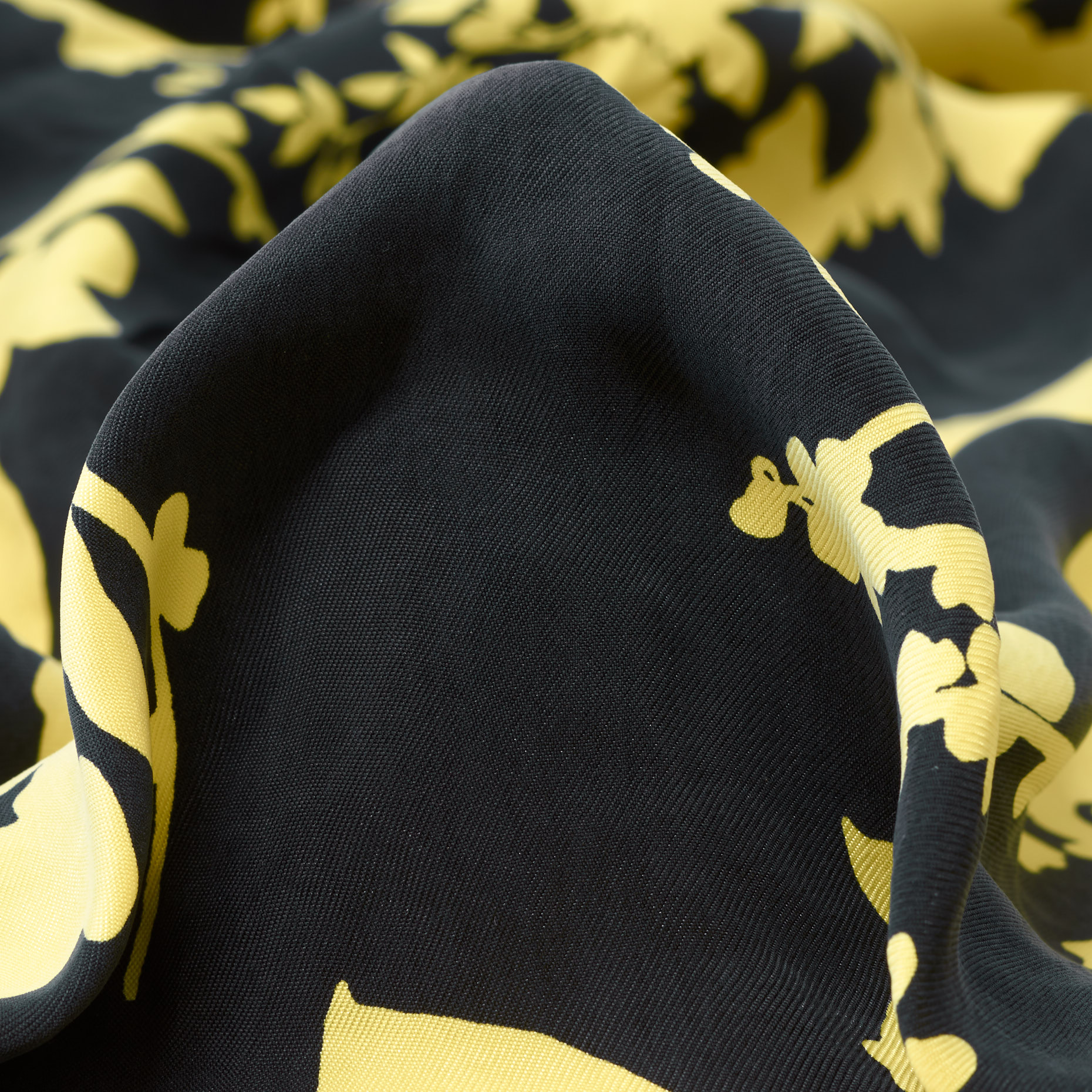 Cupro, Sateen, Floreale, Raven Black&Golden Haze (F000041562)