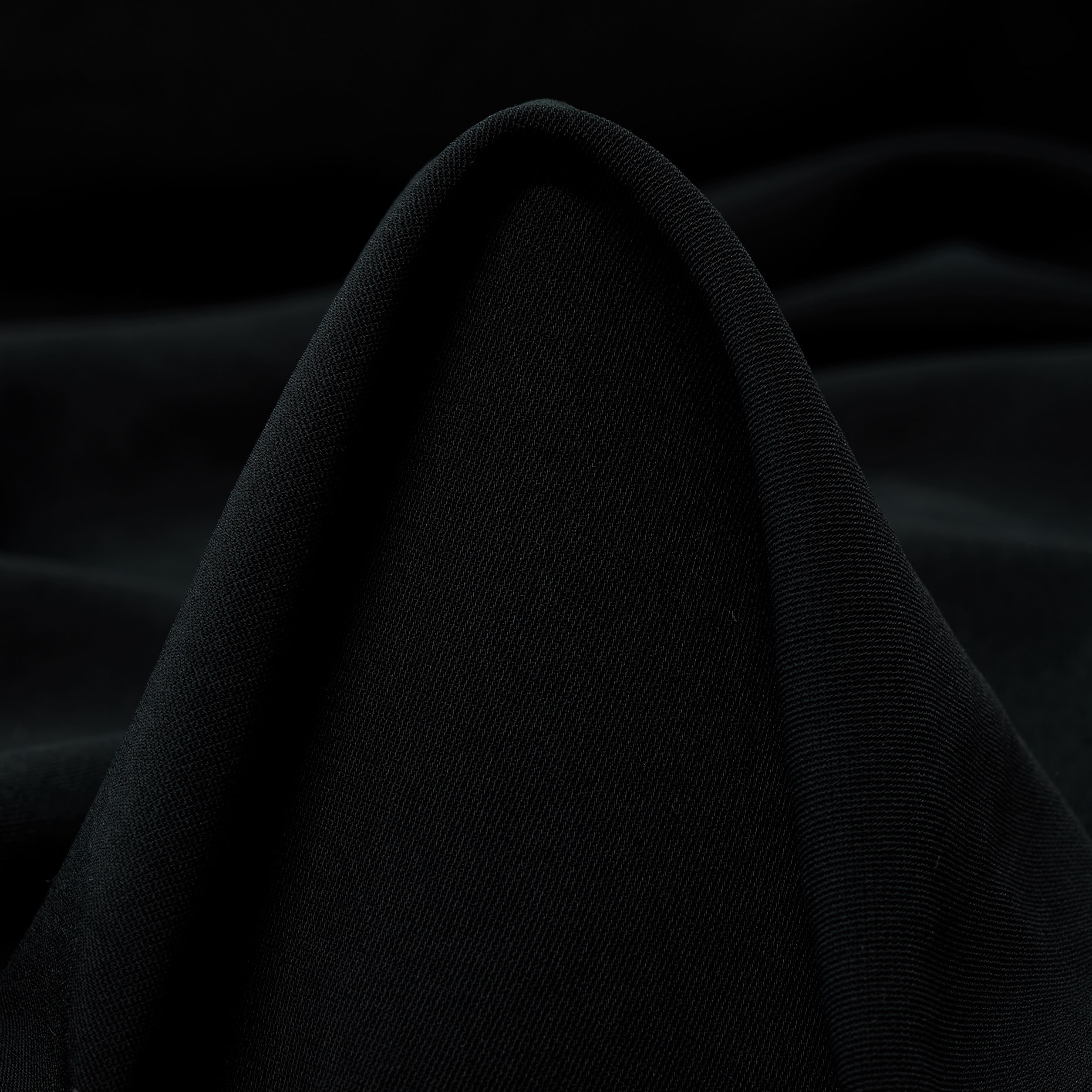 Crêpe, Raven Black