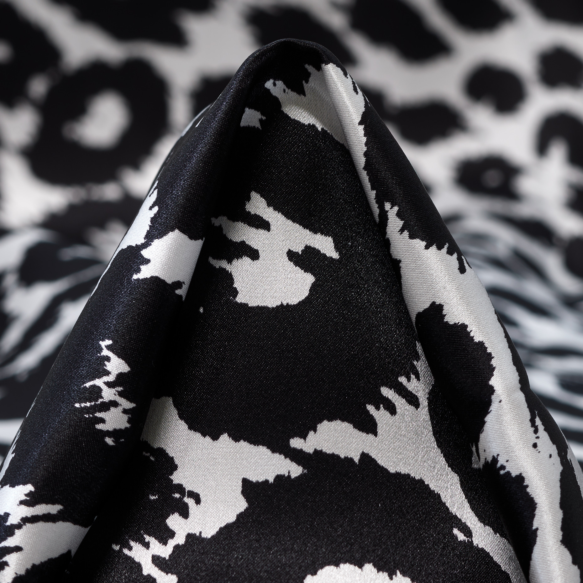 Sateen, Seta, Stampato, Brilliant White & Raven Black (F000051651)