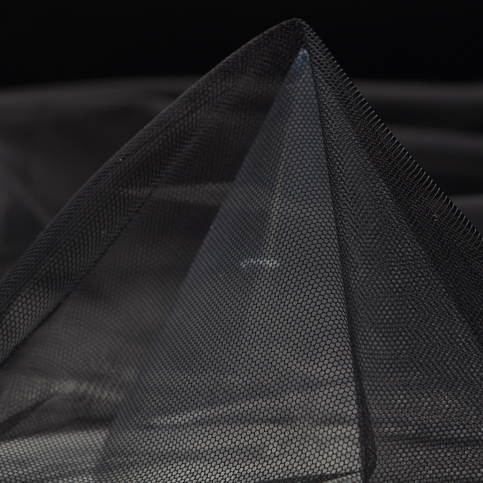 Tulle, Raven Black