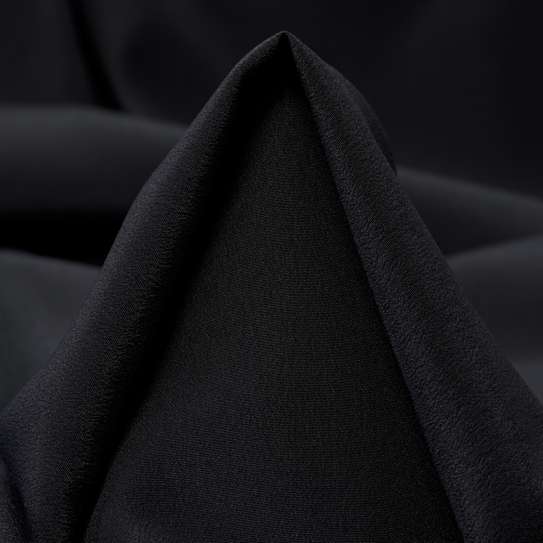 Crêpe, Raven Black