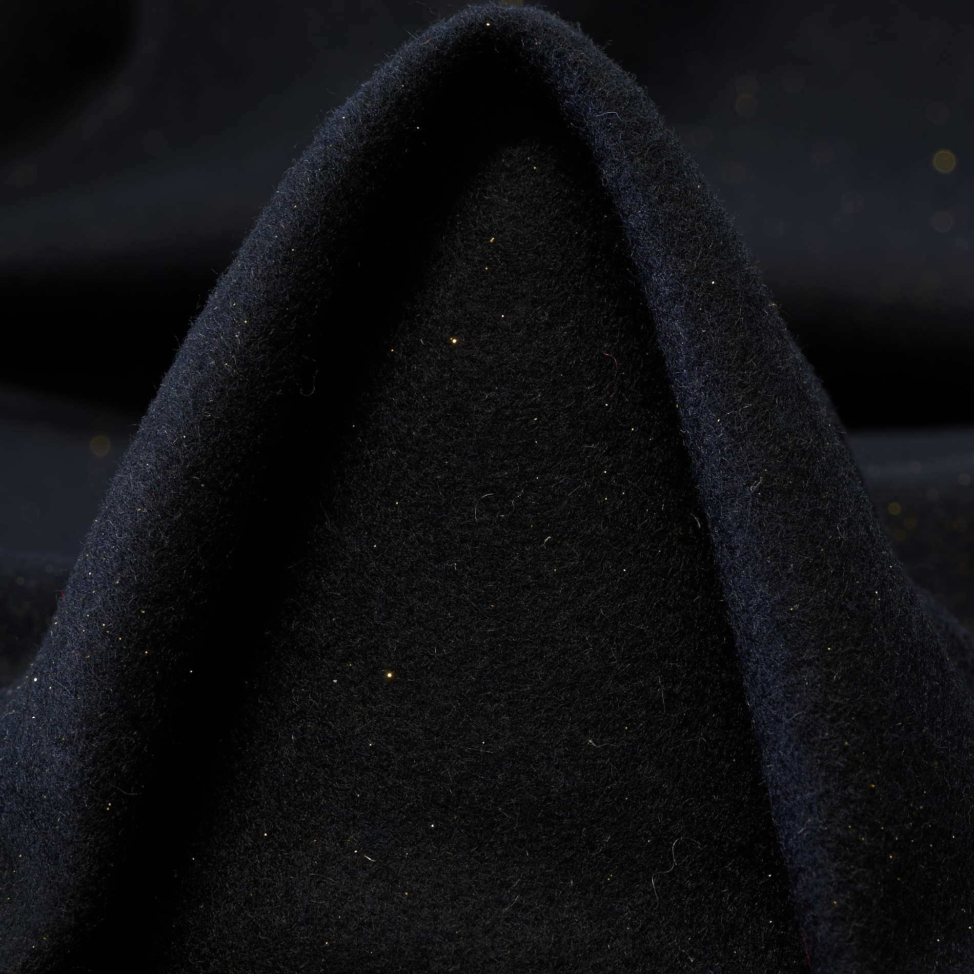 Drap, Laine, Raven Black