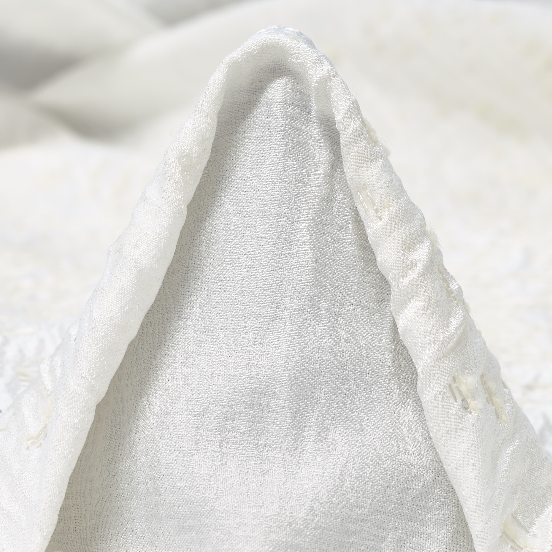 Jacquard, Crêpe , Chatoyant, Lucent White