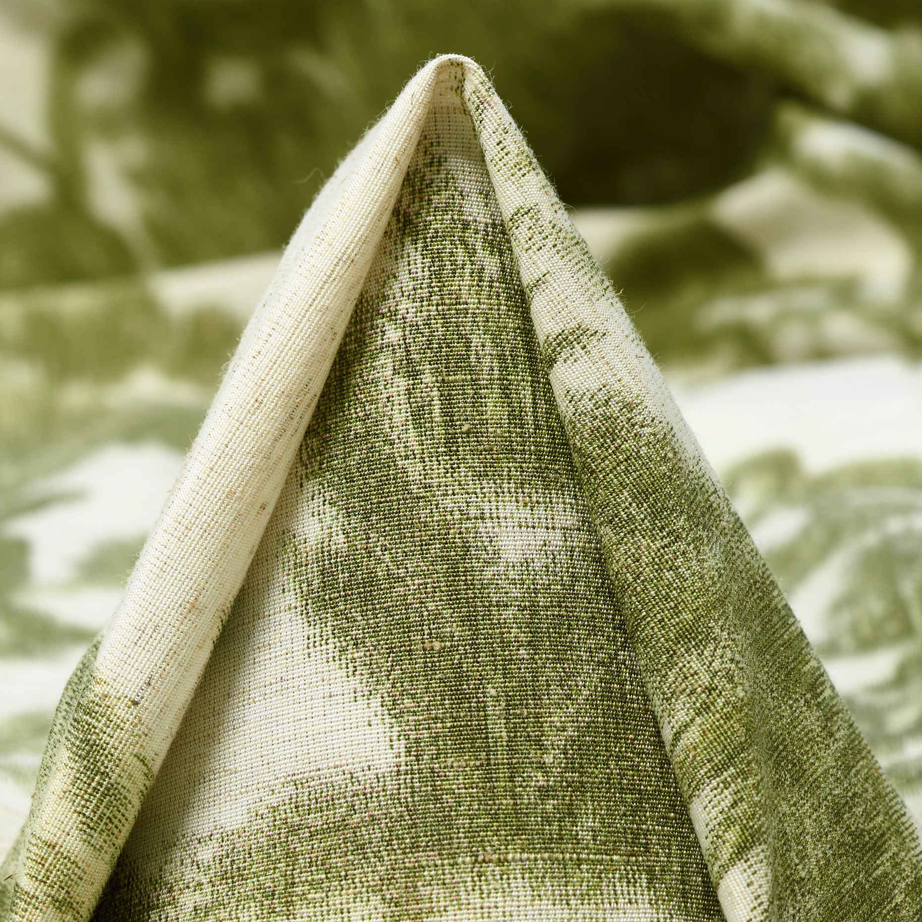 JACQUARD, CHINÉ, LINEN BLEND, WHITE ONYX&MISTLETOE
